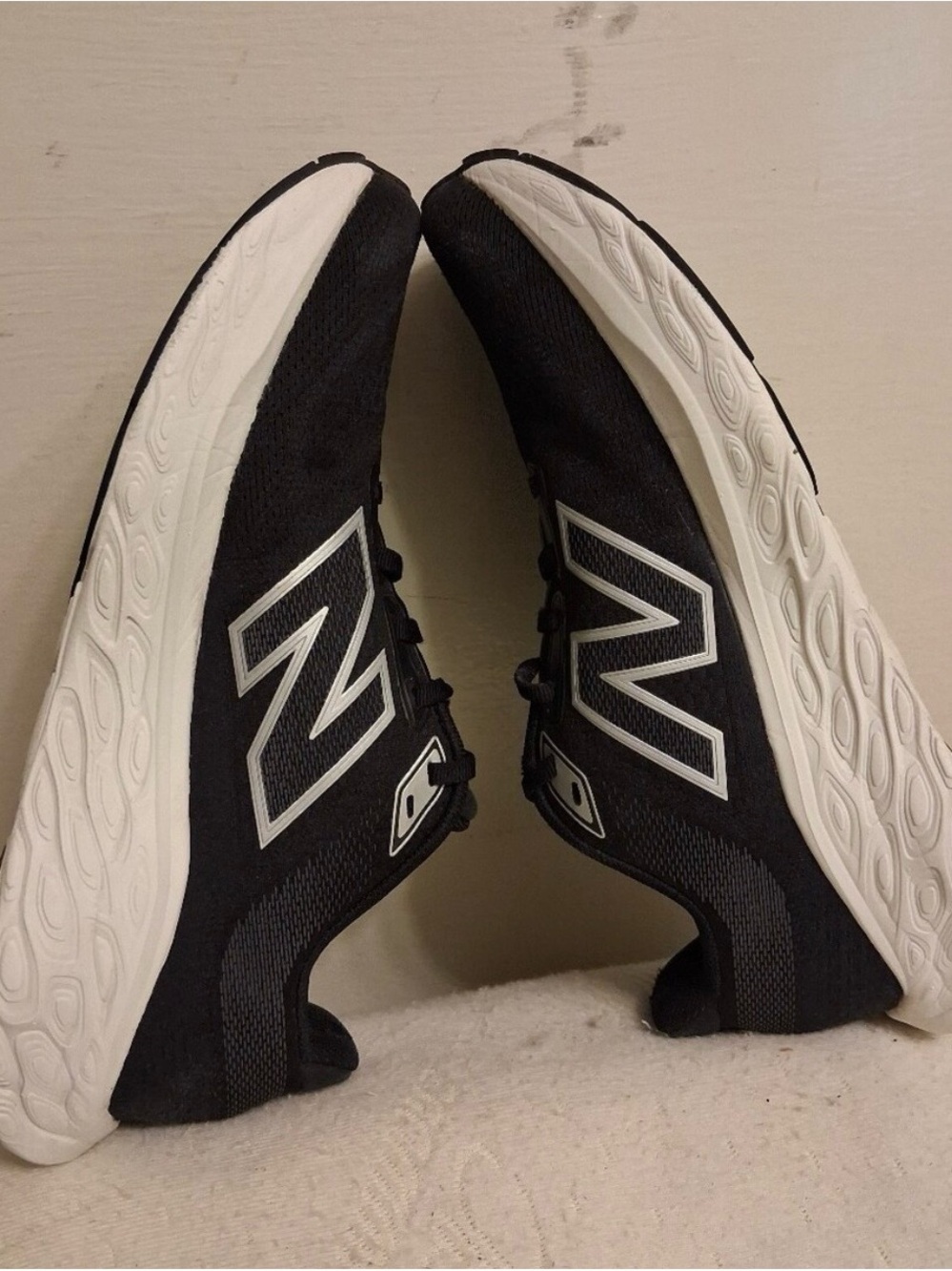 New Balance 880 Black and White Men's Athletic Running Shoes Sz 9